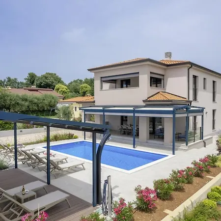 Karina In Kadumi - Haus Fur 8 Personen Villa Poreč