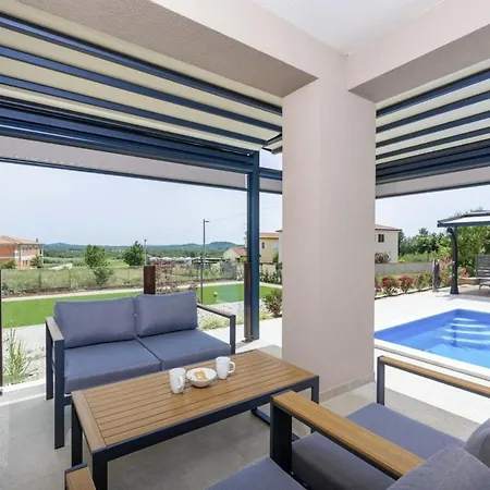 Karina In Kadumi - Haus Fur 8 Personen Poreč