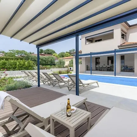 Karina In Kadumi - Haus Fur 8 Personen Porec